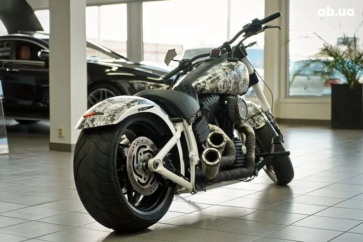 Harley-Davidson FXCW Image 4